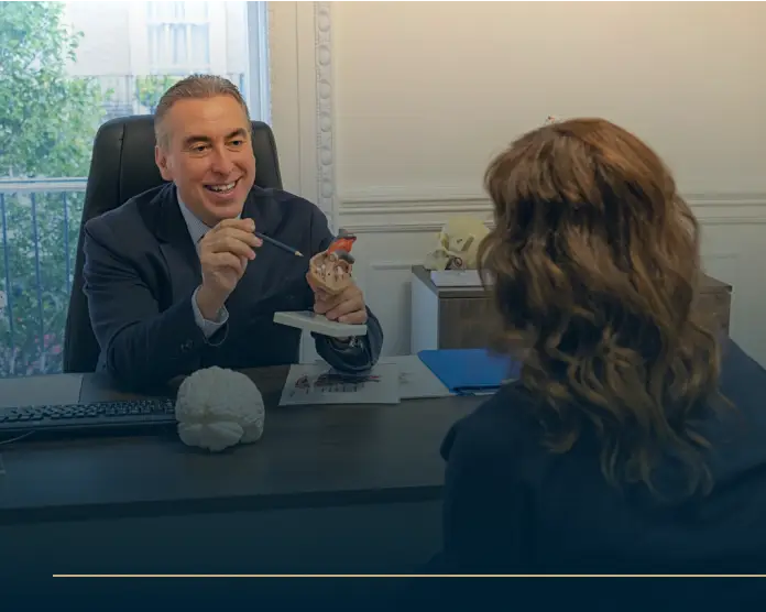 Dr garry savin at lumen harley street explaining brain health using a model